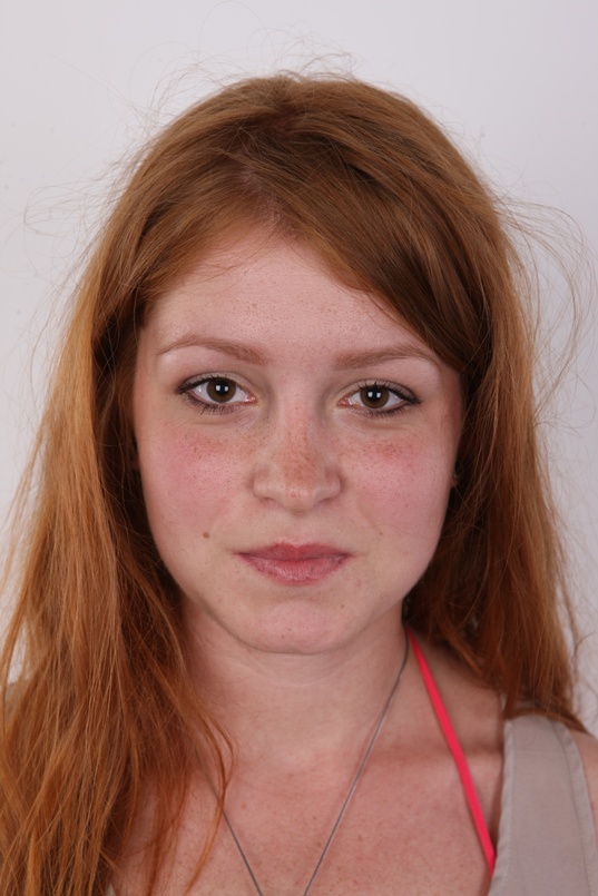 1. Download full pics of Daniela (21) from czechcasting.com