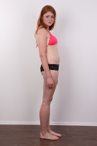 8. Download full pics of Daniela (21) from czechcasting.com