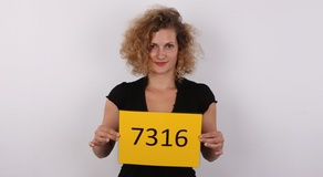 Adela (26)