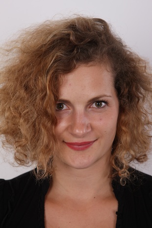 1. Download full pics of model Adela (26) from czechcasting.com