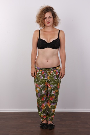 4. Download full pics of model Adela (26) from czechcasting.com