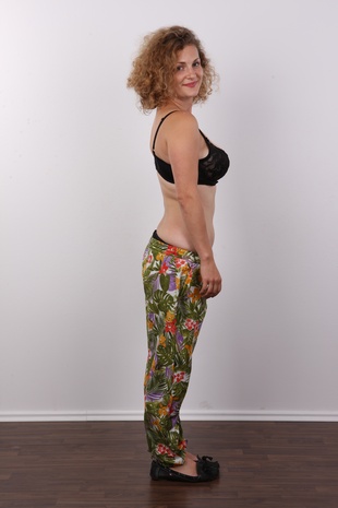 5. Download full pics of model Adela (26) from czechcasting.com