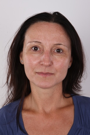 1. Download full pics of model Lenka (49) from czechcasting.com