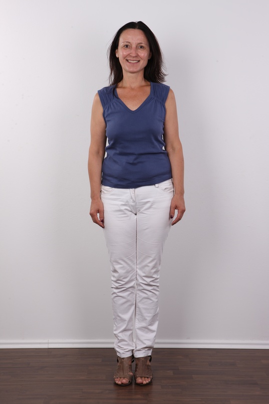 2. Download full pics of Lenka (49) from czechcasting.com