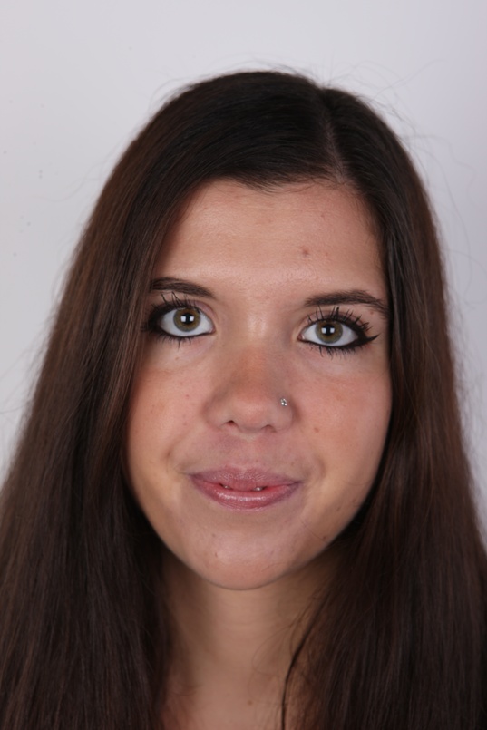 1. Download full pics of Hanka (21) from czechcasting.com