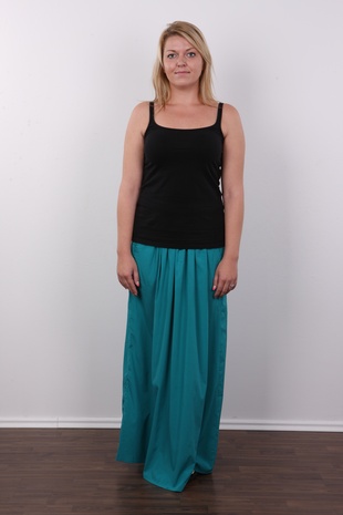 2. Download full pics of model Dominika (26) from czechcasting.com