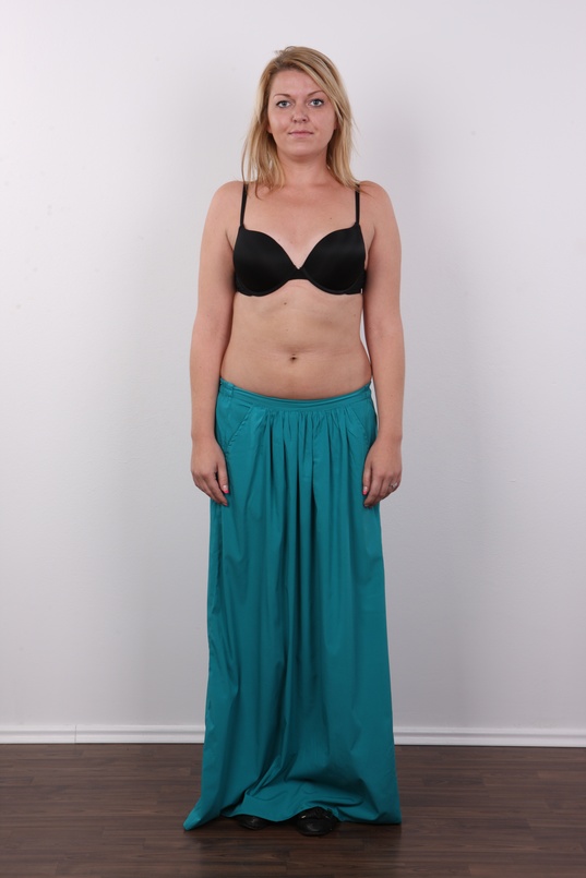 4. Download full pics of Dominika (26) from czechcasting.com