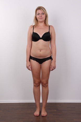 5. Download full pics of model Dominika (26) from czechcasting.com