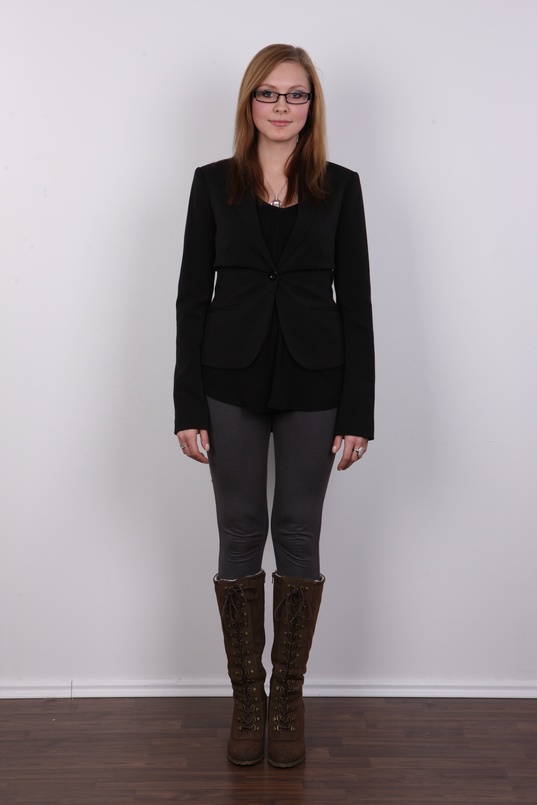 2. Download full pics of Alena (19) from czechcasting.com