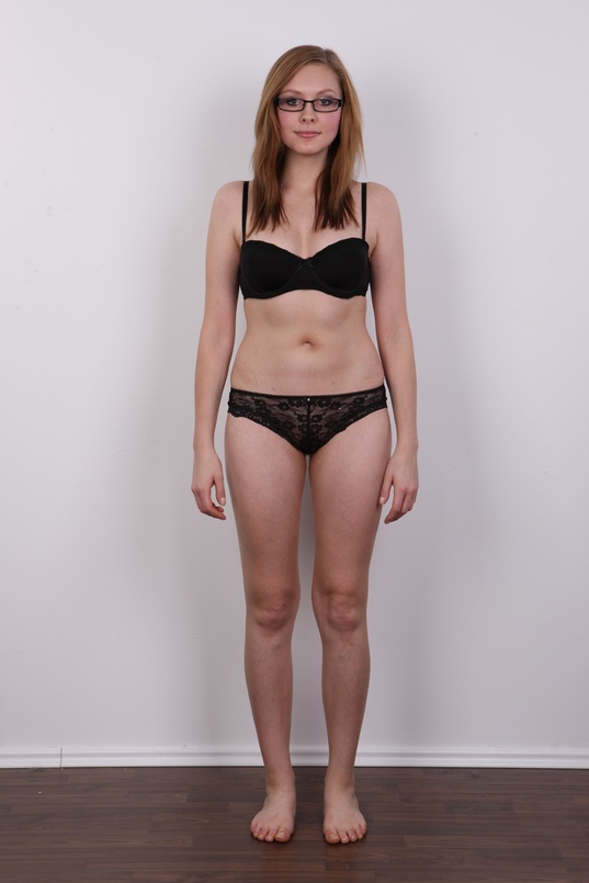 7. Download full pics of Alena (19) from czechcasting.com