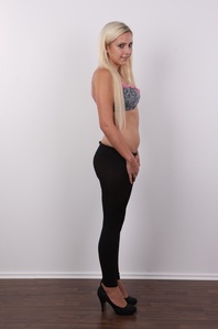 5. Download full pics of Jana (19) from czechcasting.com