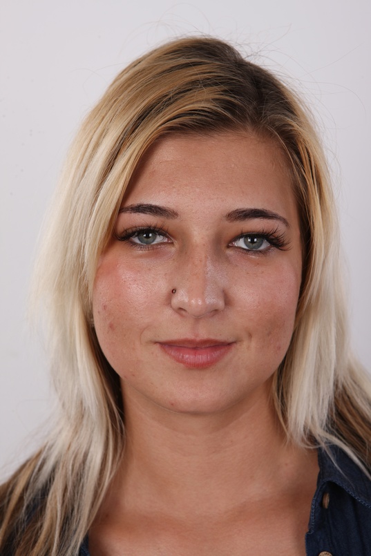 1. Download full pics of Beata (22) from czechcasting.com