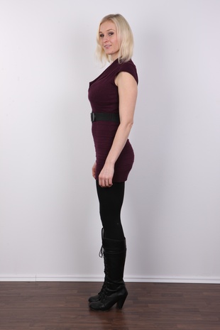 3. Download full pics of model Petra (30) from czechcasting.com