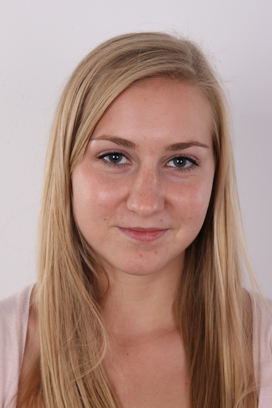 1. Download full pics of Tereza (20) from czechcasting.com