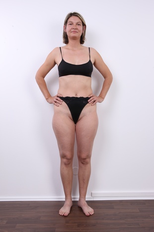 7. Download full pics of model Jaroslava (33) from czechcasting.com