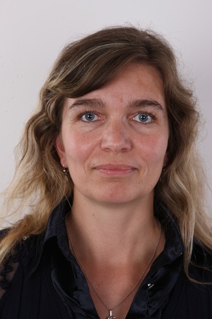 1. Download full pics of model CZECH CASTING - MICHAELA (3944) from czechcasting.com