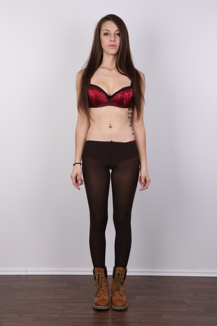 4. Download full pics of model Kristyna (20) from czechcasting.com