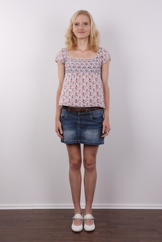 2. Download full pics of Lenka (27) from czechcasting.com