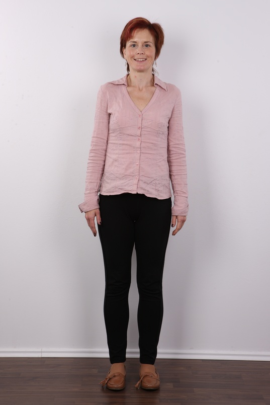 2. Download full pics of Veronika (39) from czechcasting.com