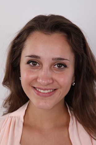 1. Download full pics of model Ina (19) from czechcasting.com