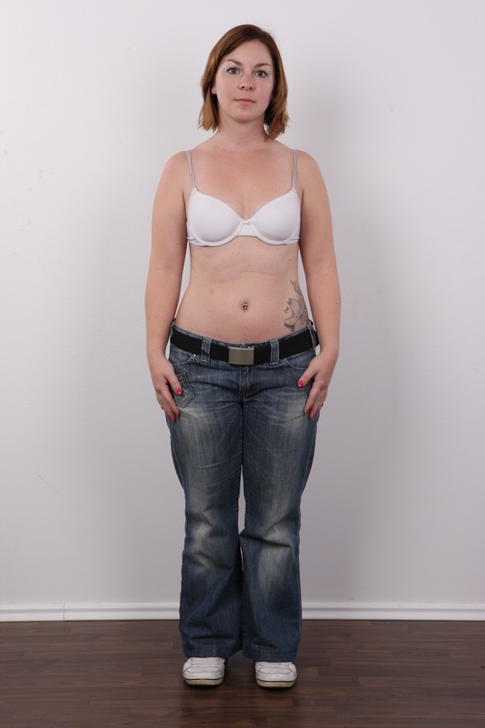 4. Download full pics of Iva (27) from czechcasting.com