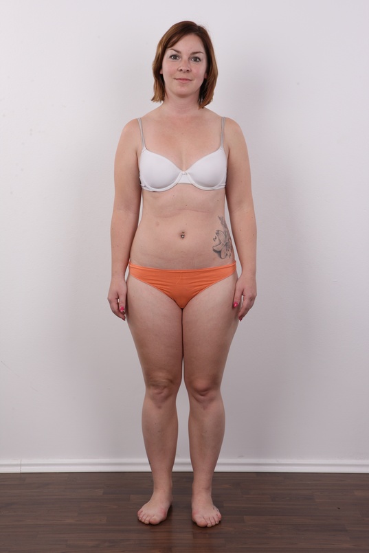 7. Download full pics of Iva (27) from czechcasting.com