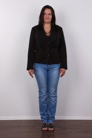 2. Download full pics of model Renata (40) from czechcasting.com