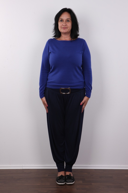 2. Download full pics of Alena (47) from czechcasting.com