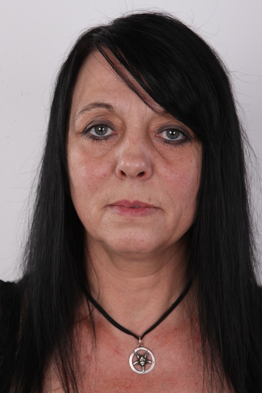 1. Download full pics of Eva (49) from czechcasting.com