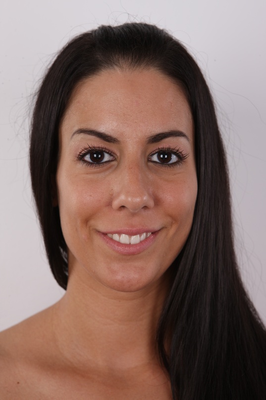 1. Download full pics of Vanesa (26) from czechcasting.com