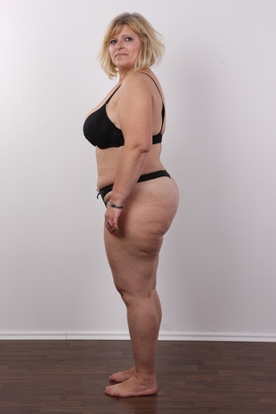 8. Download full pics of model Sylvia (44) from czechcasting.com