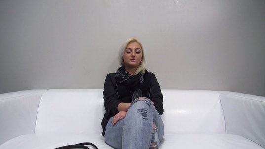 1. Download full pics of Sarka (20) from czechcasting.com