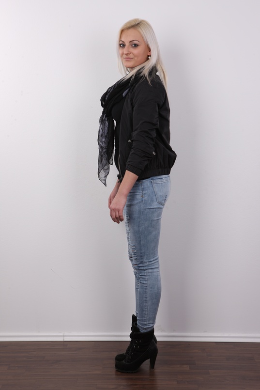 3. Download full pics of Sarka (20) from czechcasting.com