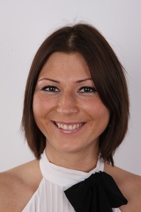 1. Download full pics of Pavla (26) from czechcasting.com