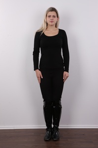 2. Download full pics of Ester (24) from czechcasting.com