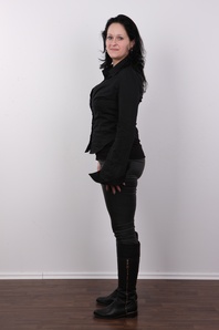 3. Download full pics of Dana (30) from czechcasting.com