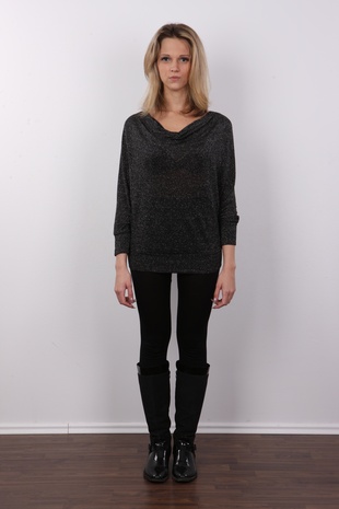 2. Download full pics of model Sandra (20) from czechcasting.com