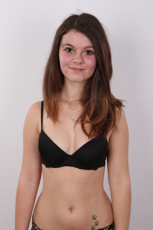 6. Download full pics of Zuzana (19) from czechcasting.com