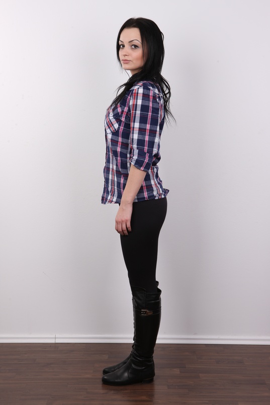 3. Download full pics of Dari (20) from czechcasting.com