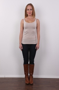 2. Download full pics of Lucie (35) from czechcasting.com