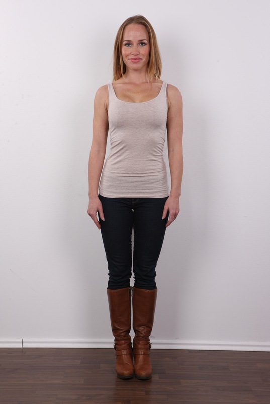 2. Download full pics of Lucie (35) from czechcasting.com