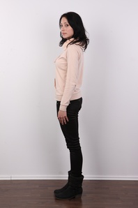 3. Download full pics of Nikol (19) from czechcasting.com