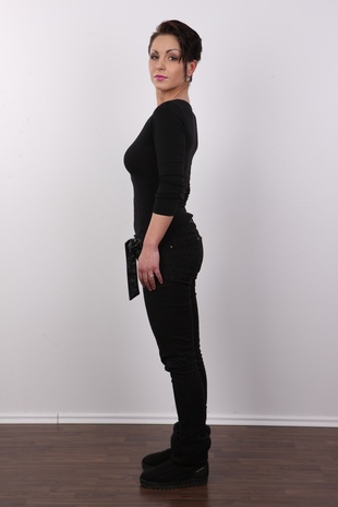 3. Download full pics of model Alzbeta (18) from czechcasting.com