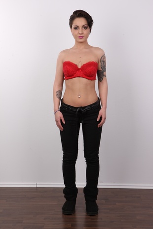 4. Download full pics of model Alzbeta (18) from czechcasting.com