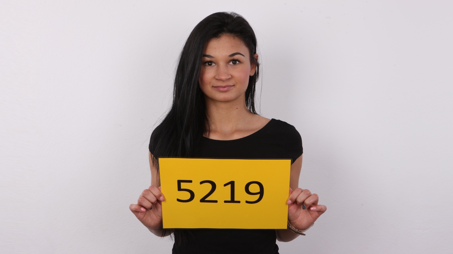 Adela (22)