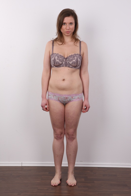 7. Download full pics of Veronika (26) from czechcasting.com