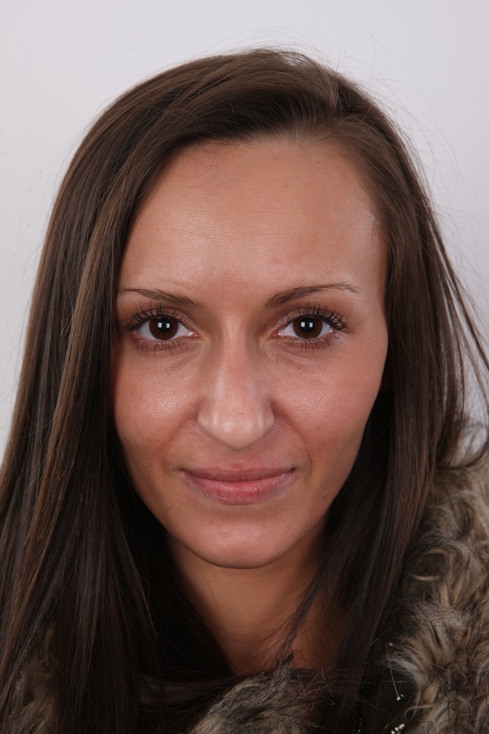 1. Download full pics of Helena (26) from czechcasting.com