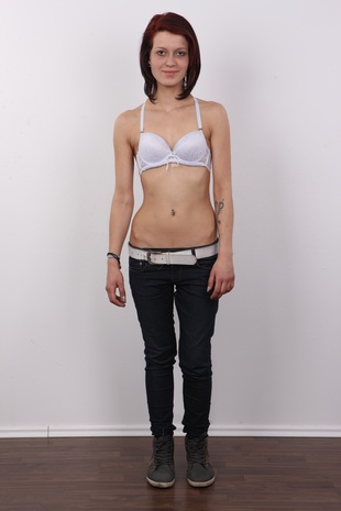 4. Download full pics of model Tereza (22) from czechcasting.com