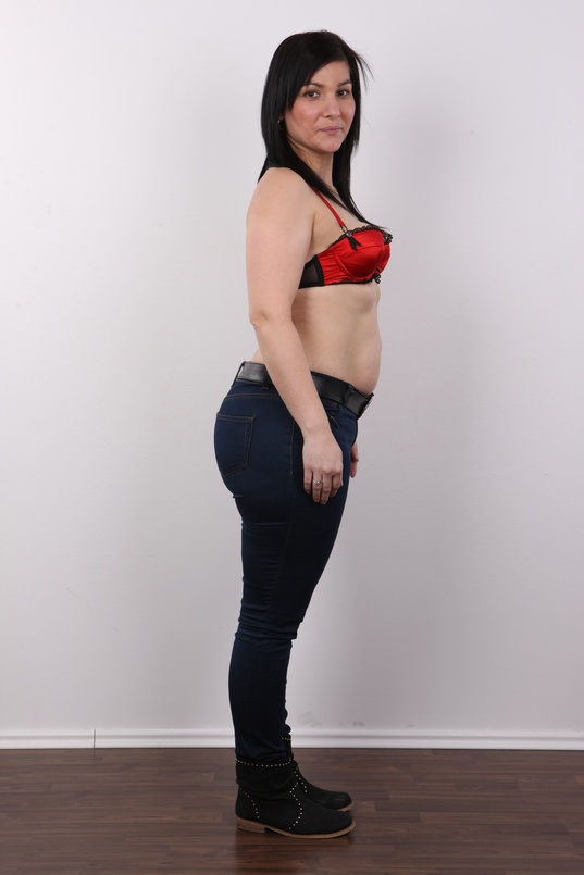 5. Download full pics of Renata (35) from czechcasting.com