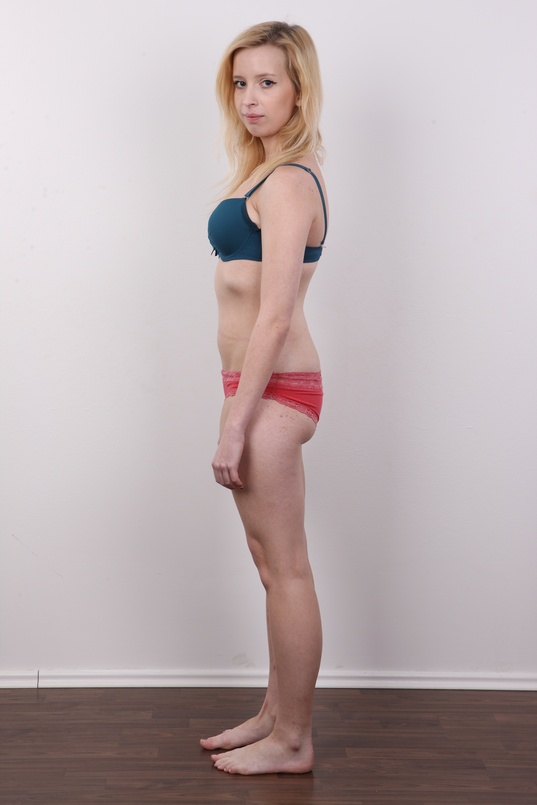 8. Download full pics of Marie (18) from czechcasting.com